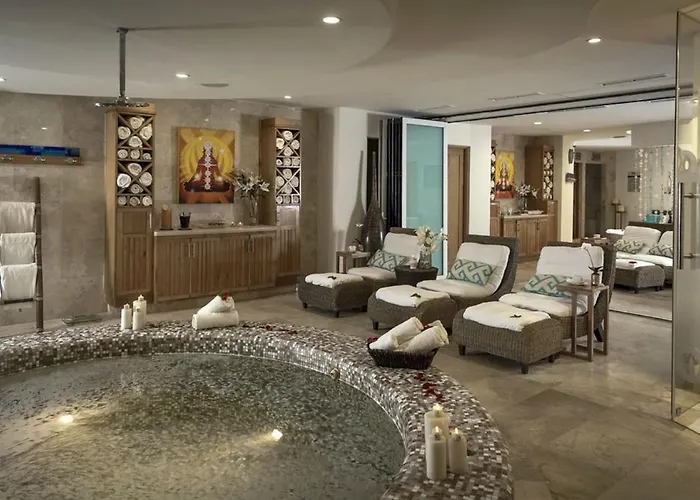 2 Bedroom Executive Suite. In The Heart Of Cabo! Guest house